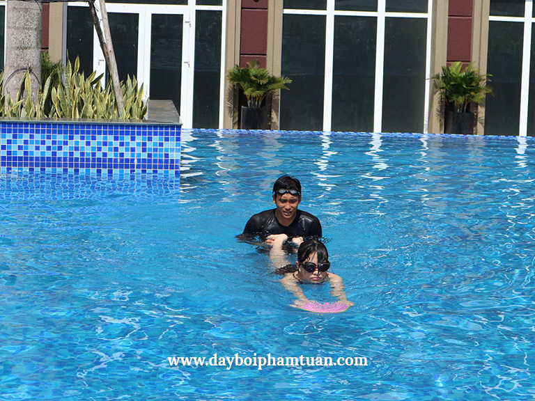 Bộ sưu tập học viên và đôi ngũ huấn luyện viên của Trung Tâm Dạy Bơi Kèm Riêng Phạm Tuân