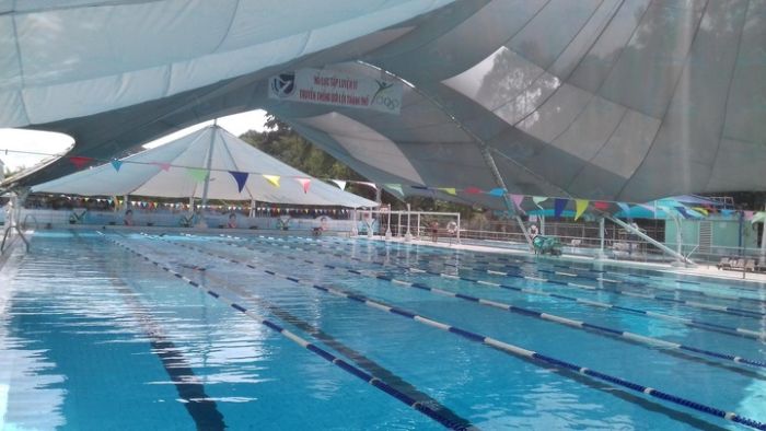 Chọn khóa học bơi tại bể bơi Chi Lăng của Trung Tâm Dạy Bơi Phạm Tuân