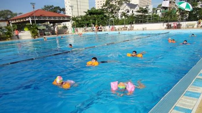 hồ bơi cũng sử dụng hàm lượng Clo trong nước đúng với tiêu chuẩn của hồ bơi quốc tế